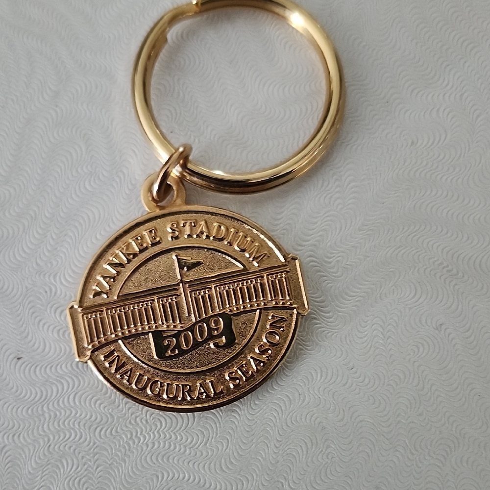 Zales Gold-Tone Yankee Stadium 2009 Commemorative Keychain